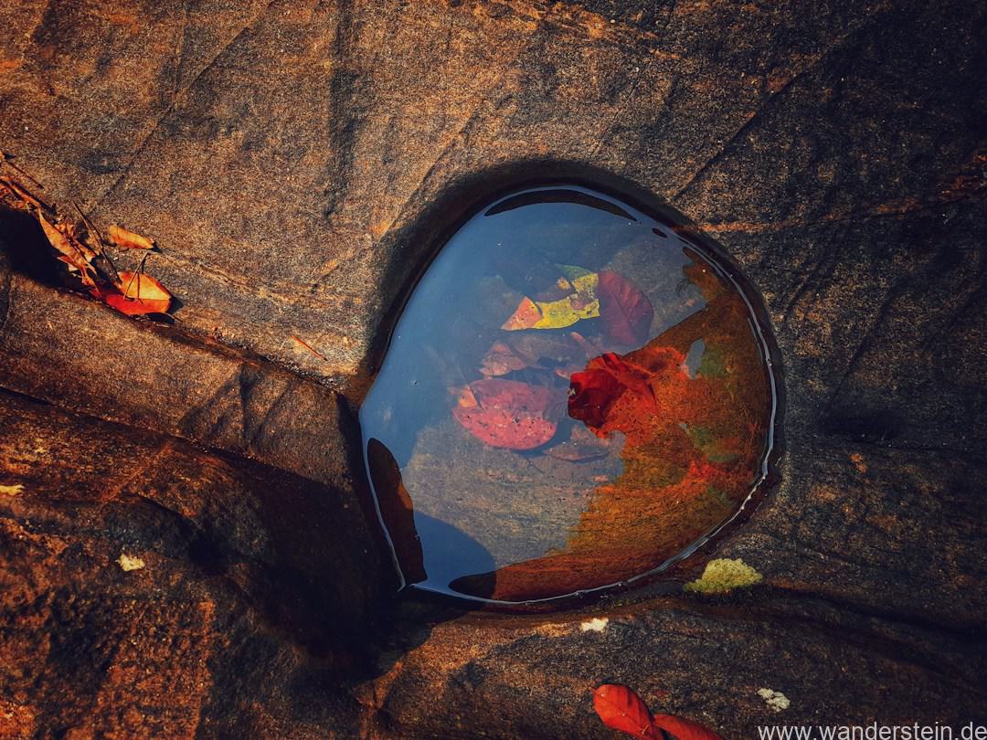 Bunt bemalter Stein als Beispiel für feine Details